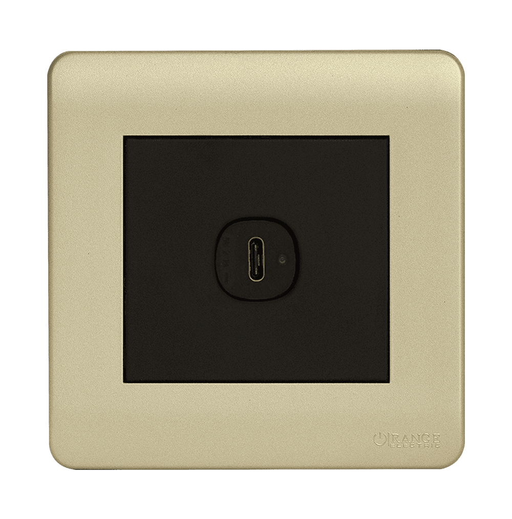 SCINTILLA 2.1Amp. 1Gang Type-C USB Charger Outlet B/Matte with Gld/Matte Surround